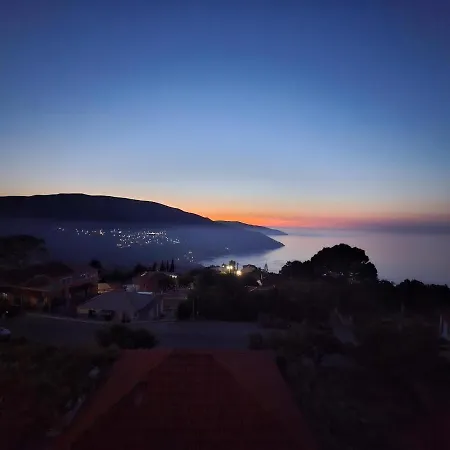 Nicol's View House 아파트 Angon